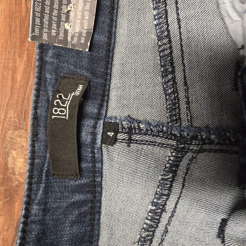 1822 Denim Women's Dark Blue Cropped Scallop Hem Jeans - Picture 4 of 8